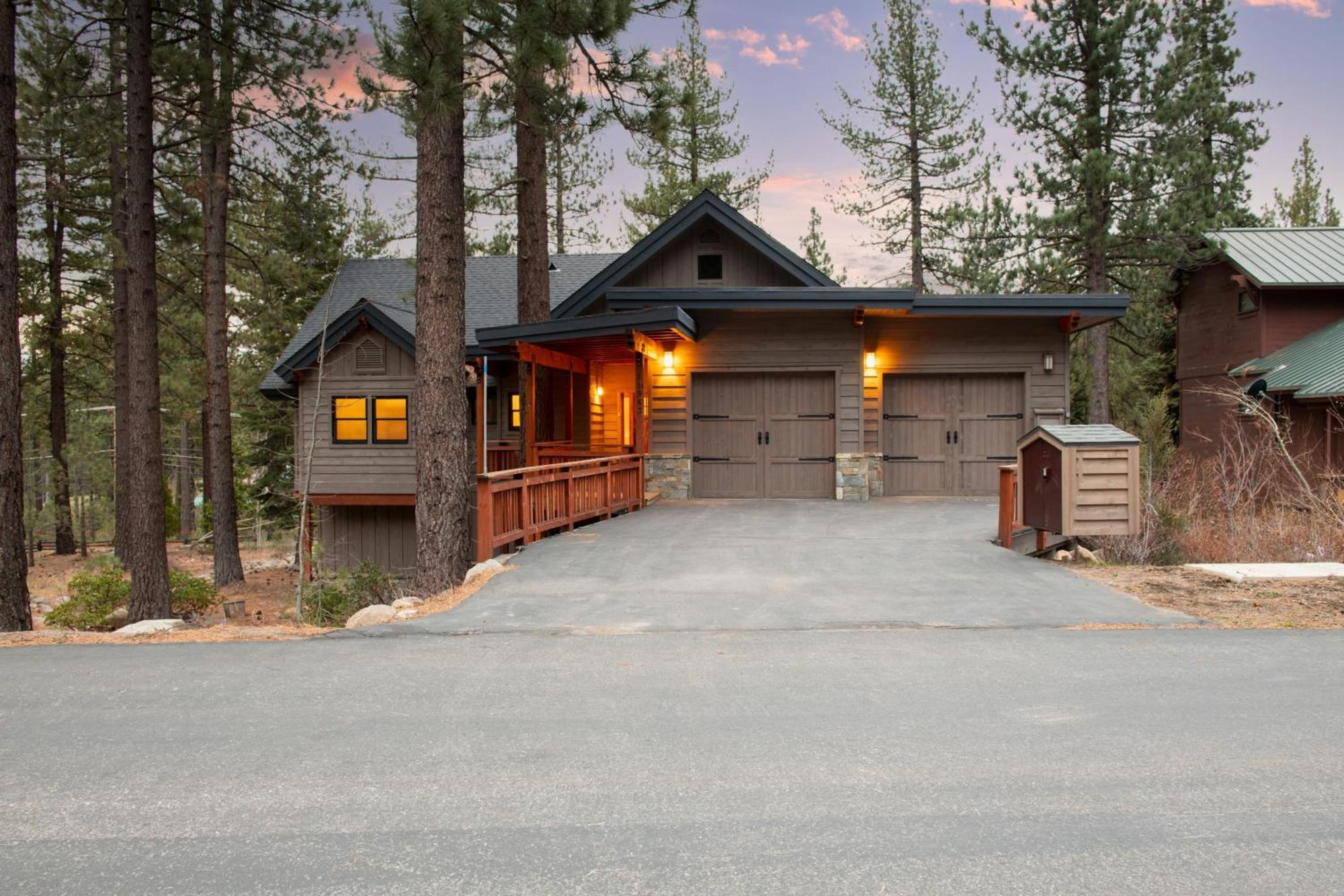 Coyote Moon By Avantstay Cabin Wsauna Mins From Dt Truckee Northstar المظهر الخارجي الصورة