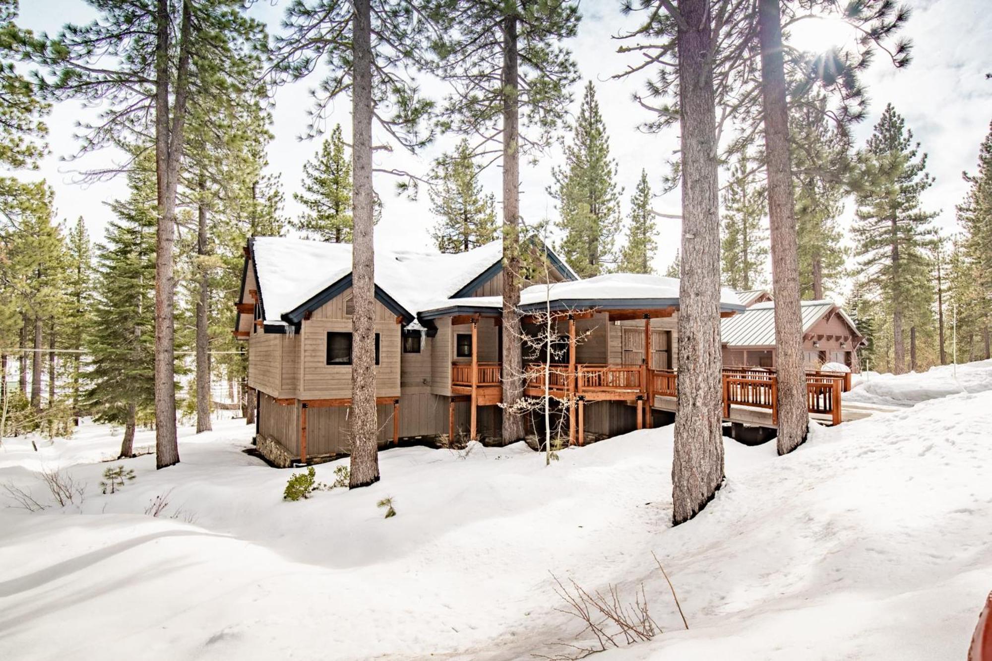 Coyote Moon By Avantstay Cabin Wsauna Mins From Dt Truckee Northstar المظهر الخارجي الصورة