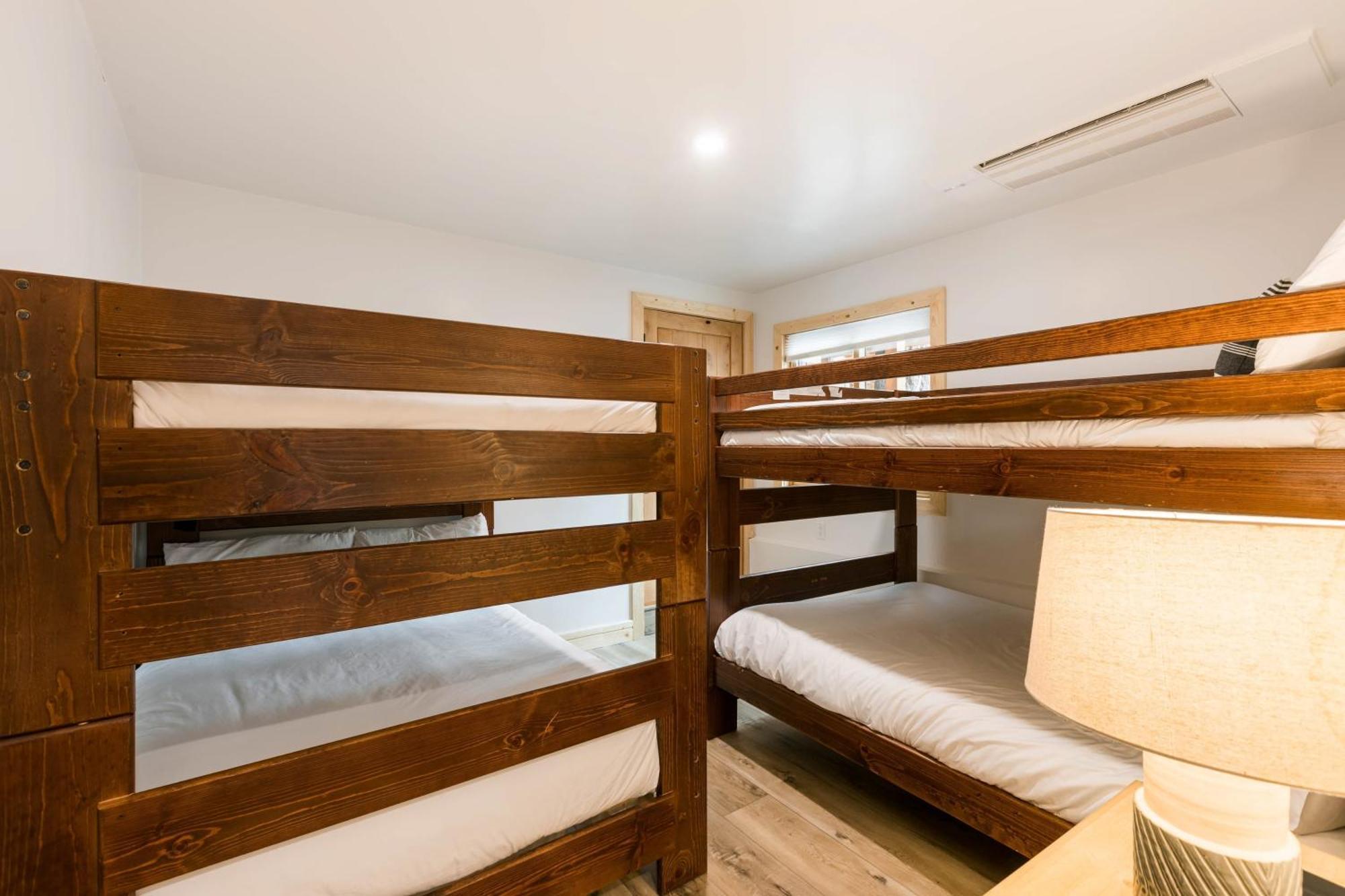 Coyote Moon By Avantstay Cabin Wsauna Mins From Dt Truckee Northstar المظهر الخارجي الصورة