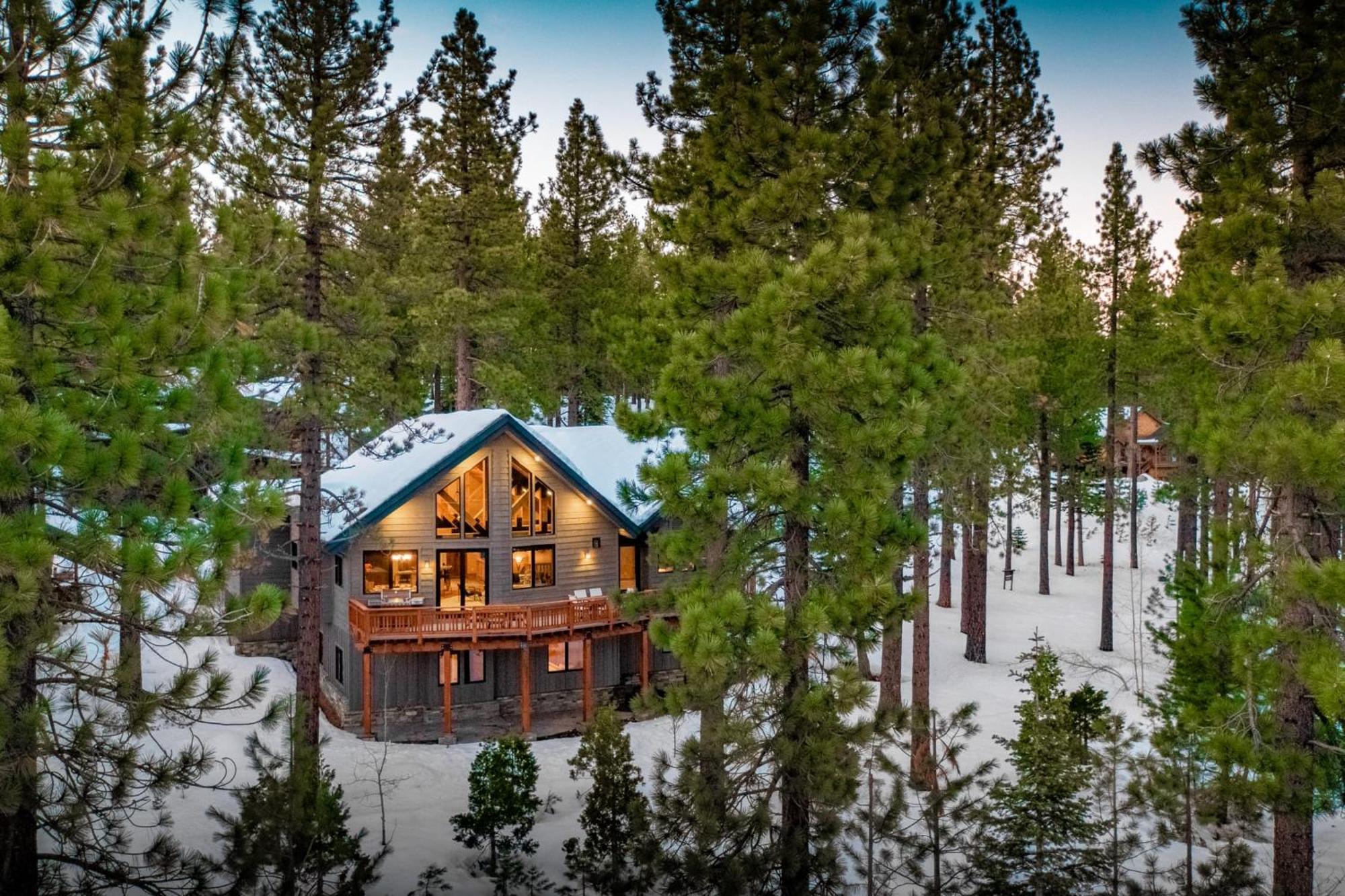 Coyote Moon By Avantstay Cabin Wsauna Mins From Dt Truckee Northstar المظهر الخارجي الصورة