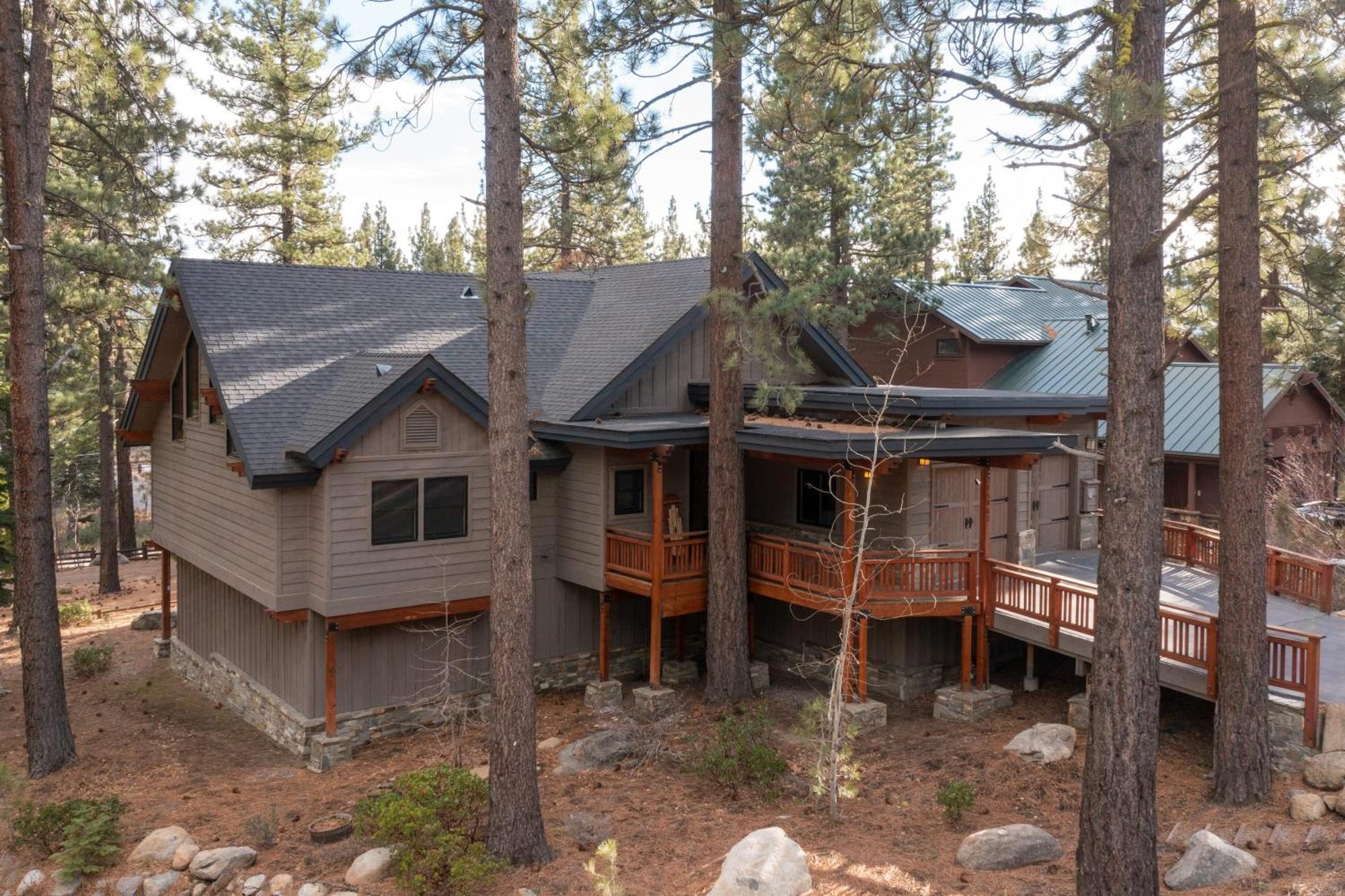 Coyote Moon By Avantstay Cabin Wsauna Mins From Dt Truckee Northstar المظهر الخارجي الصورة