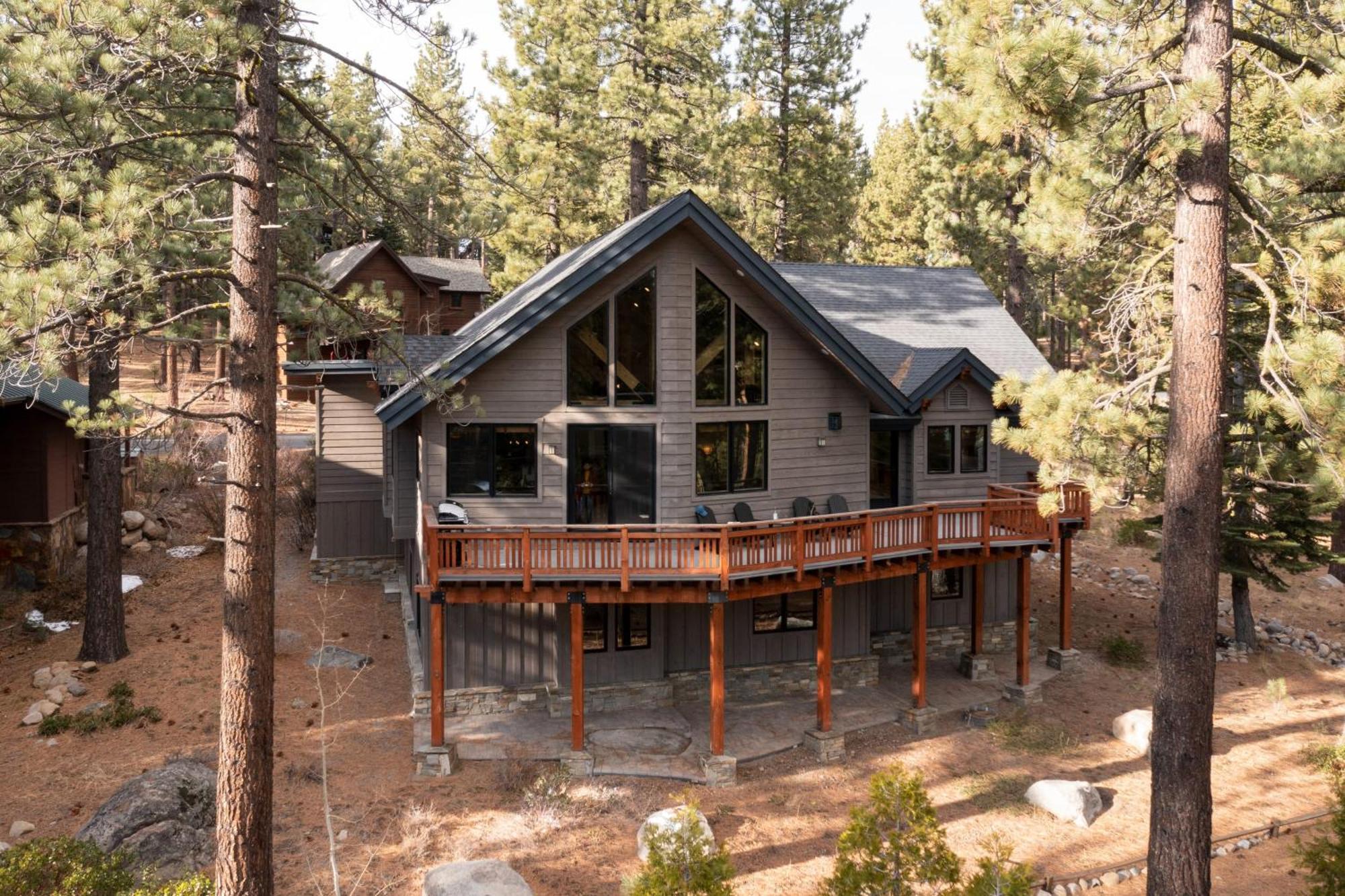 Coyote Moon By Avantstay Cabin Wsauna Mins From Dt Truckee Northstar المظهر الخارجي الصورة